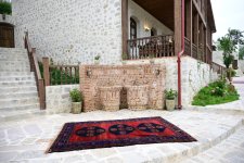 Prezident İlham Əliyev Şuşada “Yasəmən” hotelinin yeni korpusları ilə tanış olub (FOTO)