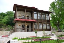 Prezident İlham Əliyev Şuşada “Yasəmən” hotelinin yeni korpusları ilə tanış olub (FOTO)