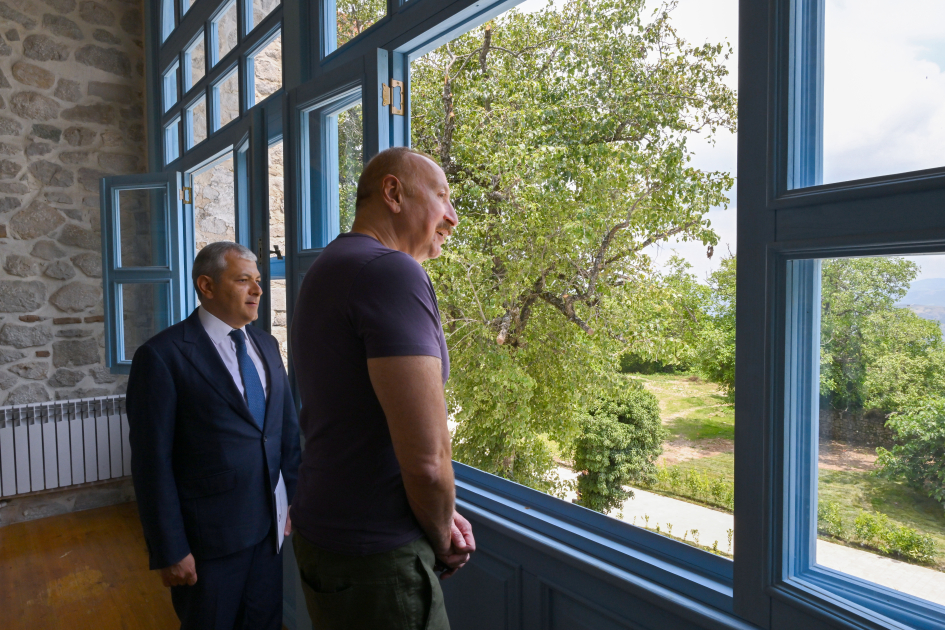 Prezident İlham Əliyev Şuşada “Sadıqcanın evi”nin bərpadan sonra açılışında iştirak edib (FOTO)