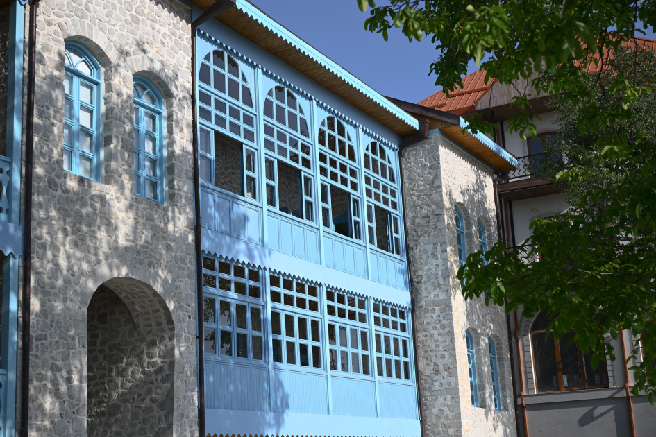 Prezident İlham Əliyev Şuşada “Sadıqcanın evi”nin bərpadan sonra açılışında iştirak edib (FOTO)