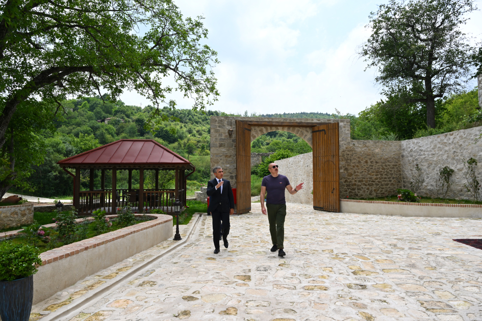 Prezident İlham Əliyev Şuşada “Yasəmən” hotelinin yeni korpusları ilə tanış olub (FOTO)