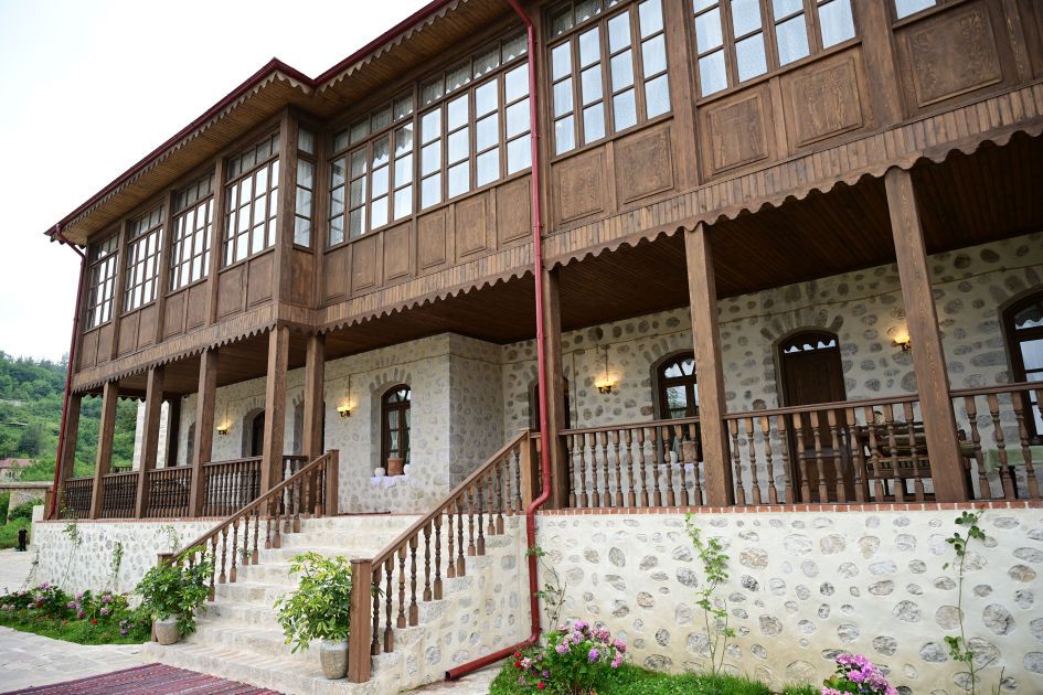 Prezident İlham Əliyev Şuşada “Yasəmən” hotelinin yeni korpusları ilə tanış olub (FOTO)