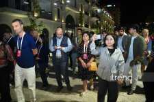Şuşa Qlobal Media Forumunun iştirakçıları Şuşanın Qarabağ küçəsi ilə gəzintidə olublar (FOTO)