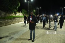 Şuşa Qlobal Media Forumunun iştirakçıları Şuşanın Qarabağ küçəsi ilə gəzintidə olublar (FOTO)