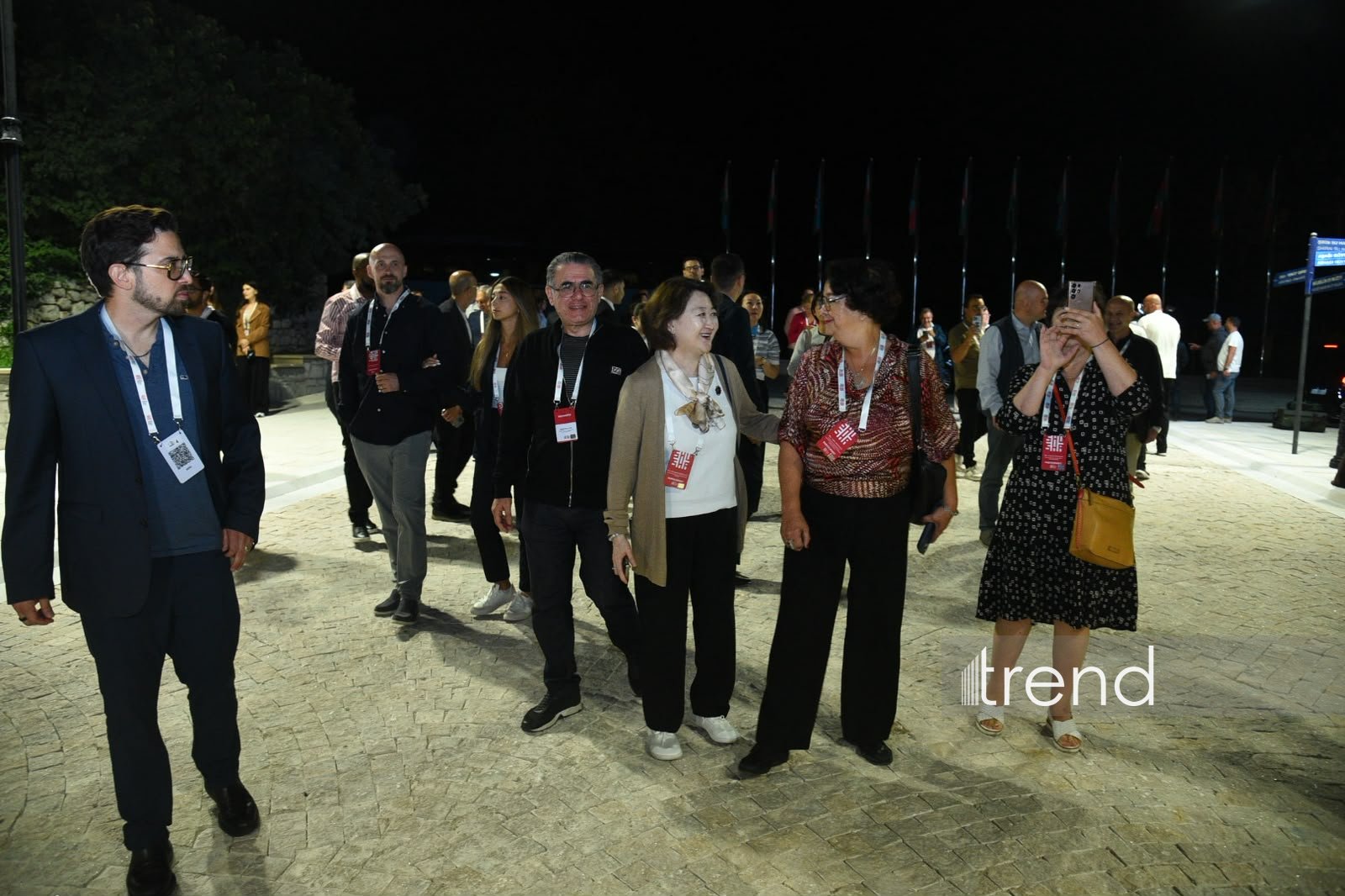 Şuşa Qlobal Media Forumunun iştirakçıları Şuşanın Qarabağ küçəsi ilə gəzintidə olublar (FOTO)