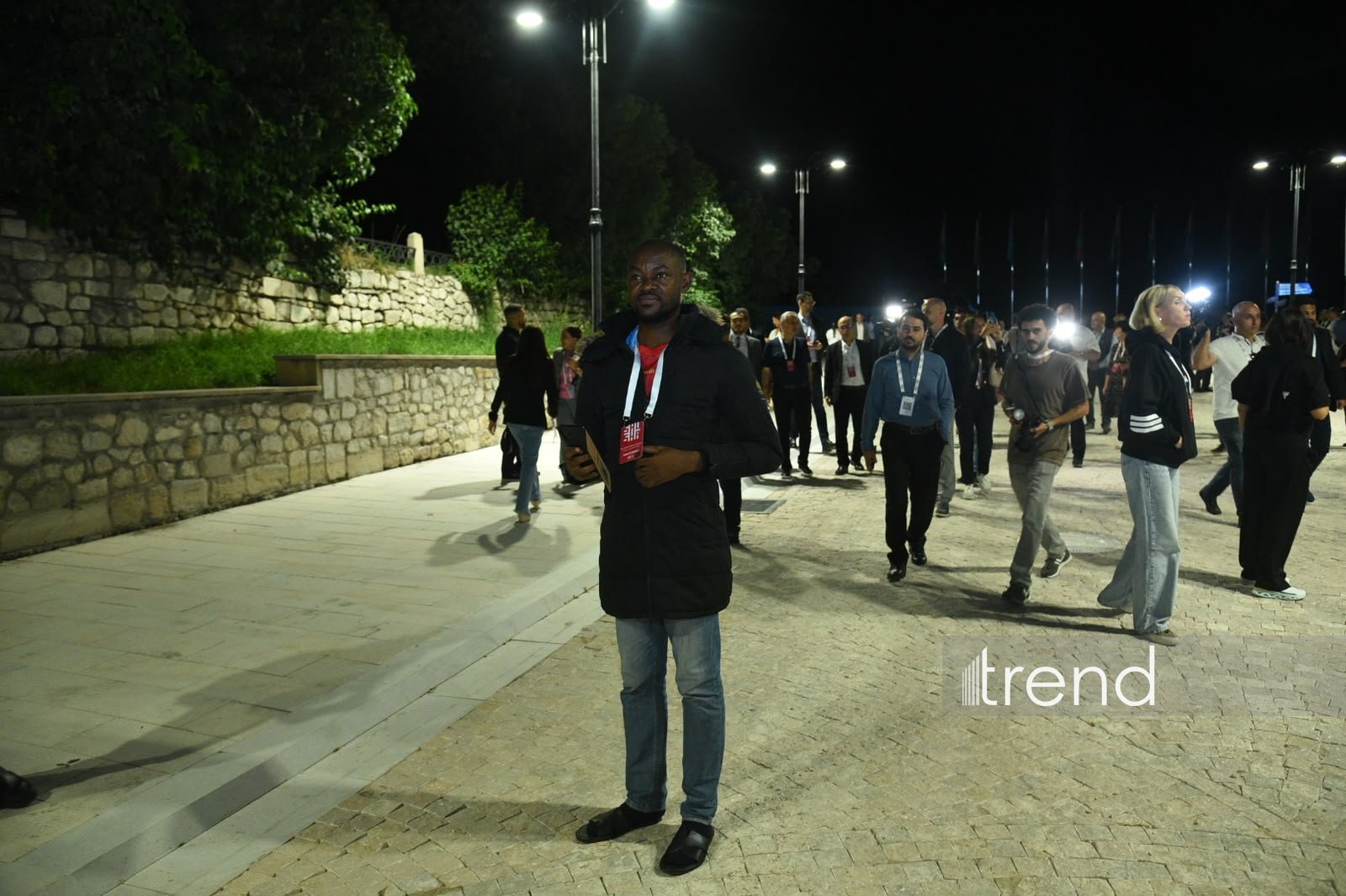 Şuşa Qlobal Media Forumunun iştirakçıları Şuşanın Qarabağ küçəsi ilə gəzintidə olublar (FOTO)