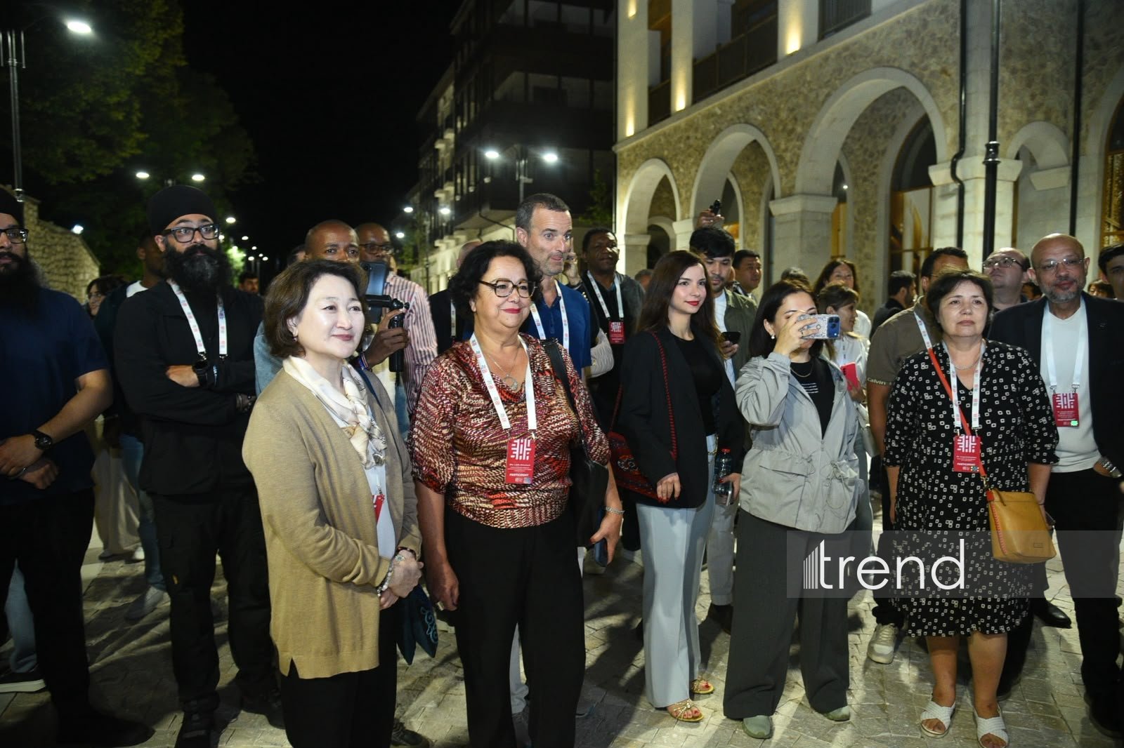 Şuşa Qlobal Media Forumunun iştirakçıları Şuşanın Qarabağ küçəsi ilə gəzintidə olublar (FOTO)