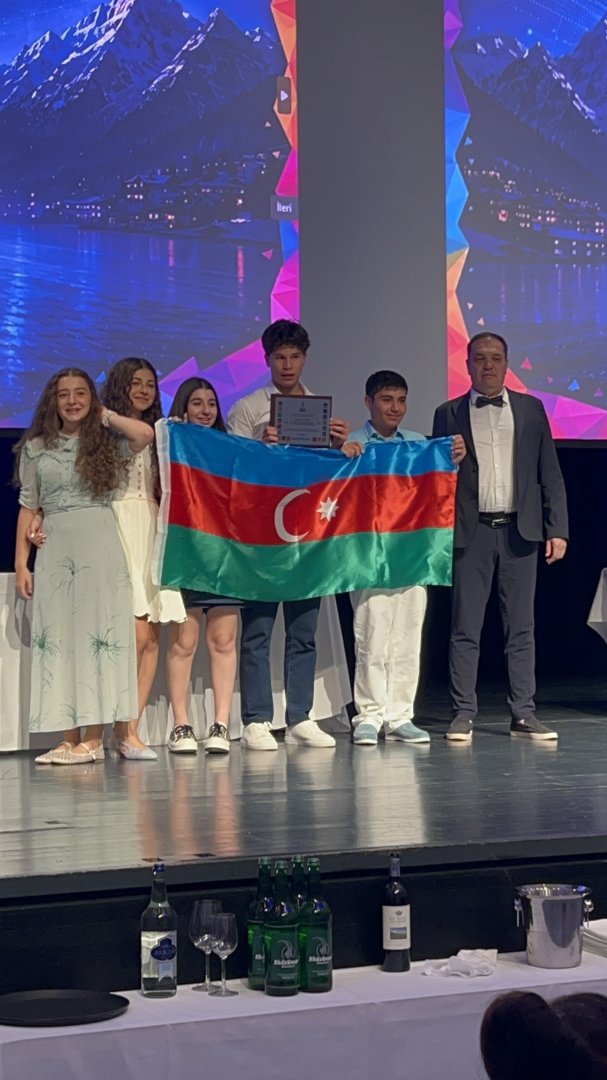 MiniBoss Baku tələbələri Davosda keçirilən Startaplar üzrə dünya Çempionatında iki beynəlxalq mükafata layiq görüldülər (FOTO)