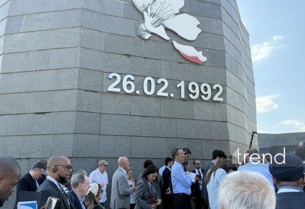 IV Şuşa Qlobal Media Forumunun iştirakçıları Xocalı Soyqırımı Memorialını ziyarət ediblər (FOTO)