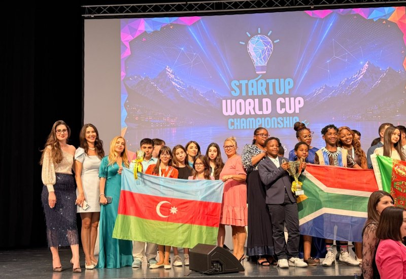 MiniBoss Baku tələbələri Davosda keçirilən Startaplar üzrə dünya Çempionatında iki beynəlxalq mükafata layiq görüldülər (FOTO)