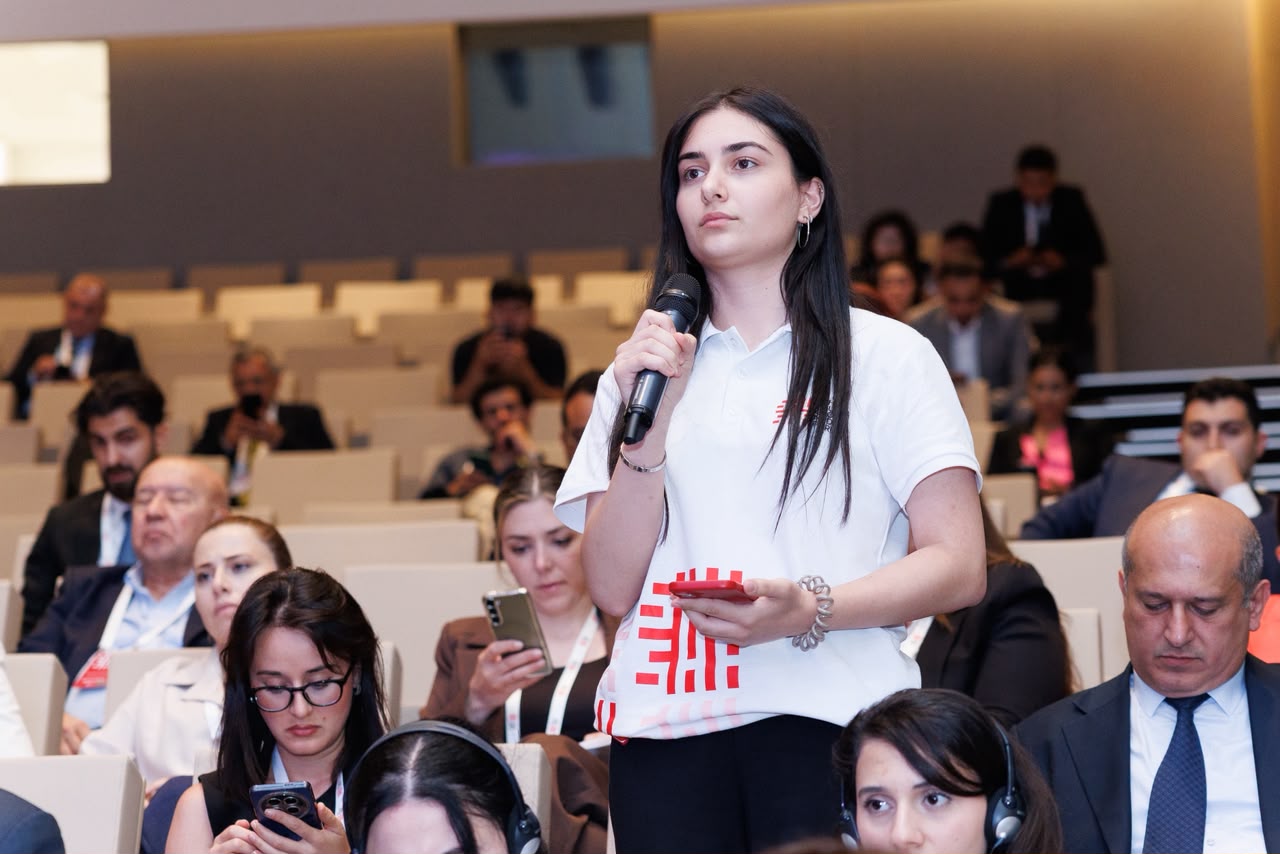 Şuşa Qlobal Media Forumu çərçivəsində "Rəqəmsal platformalarda təhlükəsiz informasiya mühiti: Müasir çağırışlar və vacib həllər" mövzusunda tədbir keçirilib (FOTO)