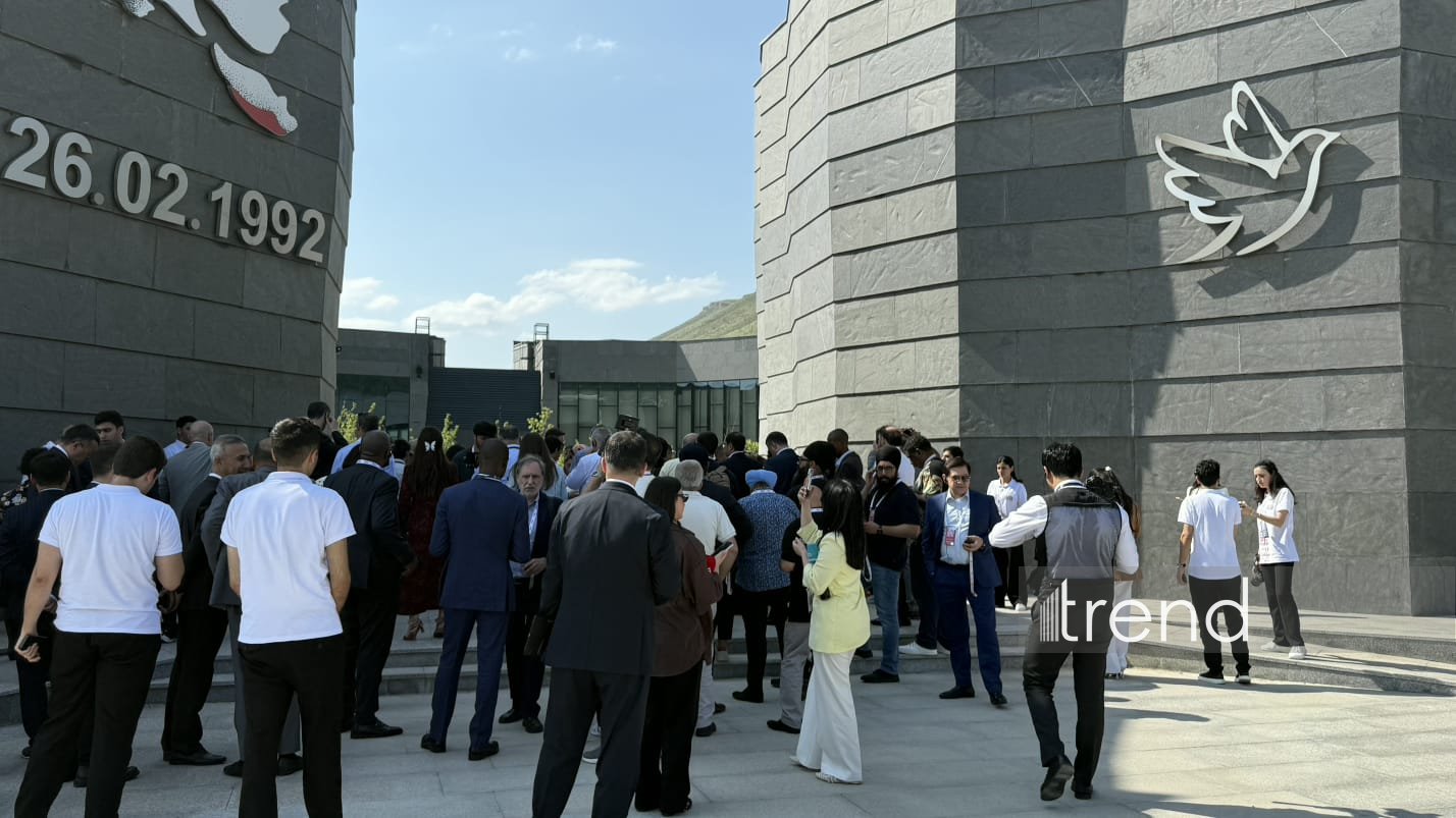 IV Şuşa Qlobal Media Forumunun iştirakçıları Xocalı Soyqırımı Memorialını ziyarət ediblər (FOTO)
