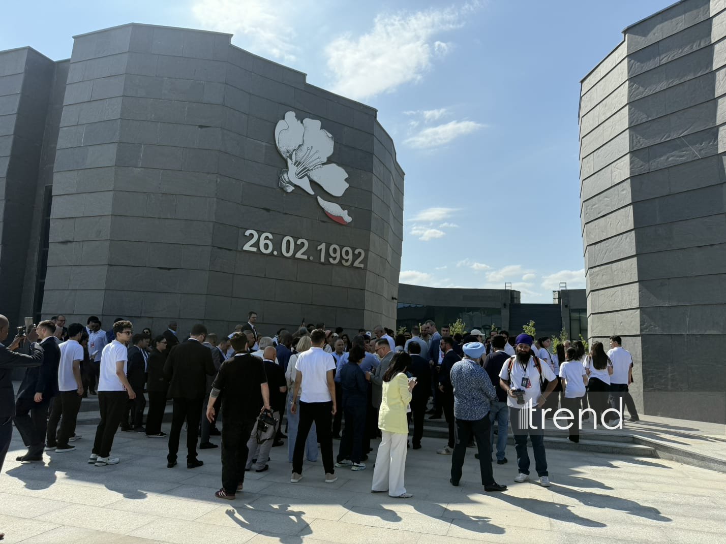 IV Şuşa Qlobal Media Forumunun iştirakçıları Xocalı Soyqırımı Memorialını ziyarət ediblər (FOTO)