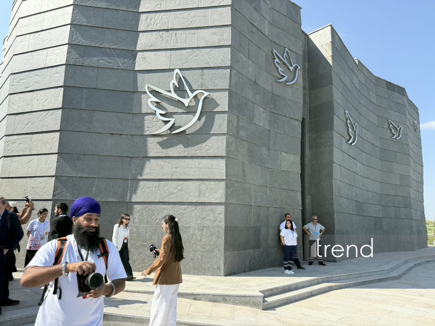 IV Şuşa Qlobal Media Forumunun iştirakçıları Xocalı Soyqırımı Memorialını ziyarət ediblər (FOTO)