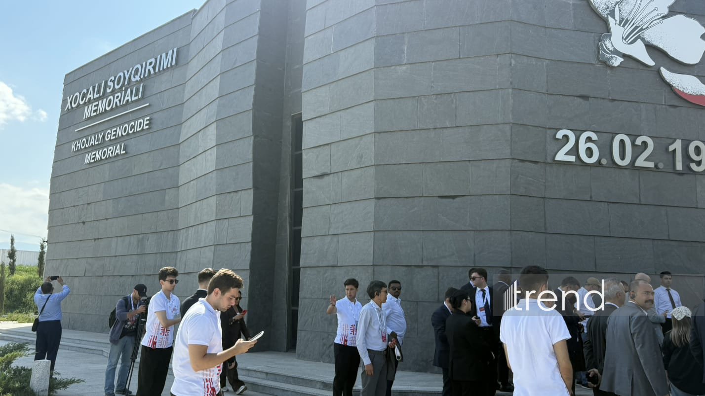 IV Şuşa Qlobal Media Forumunun iştirakçıları Xocalı Soyqırımı Memorialını ziyarət ediblər (FOTO)