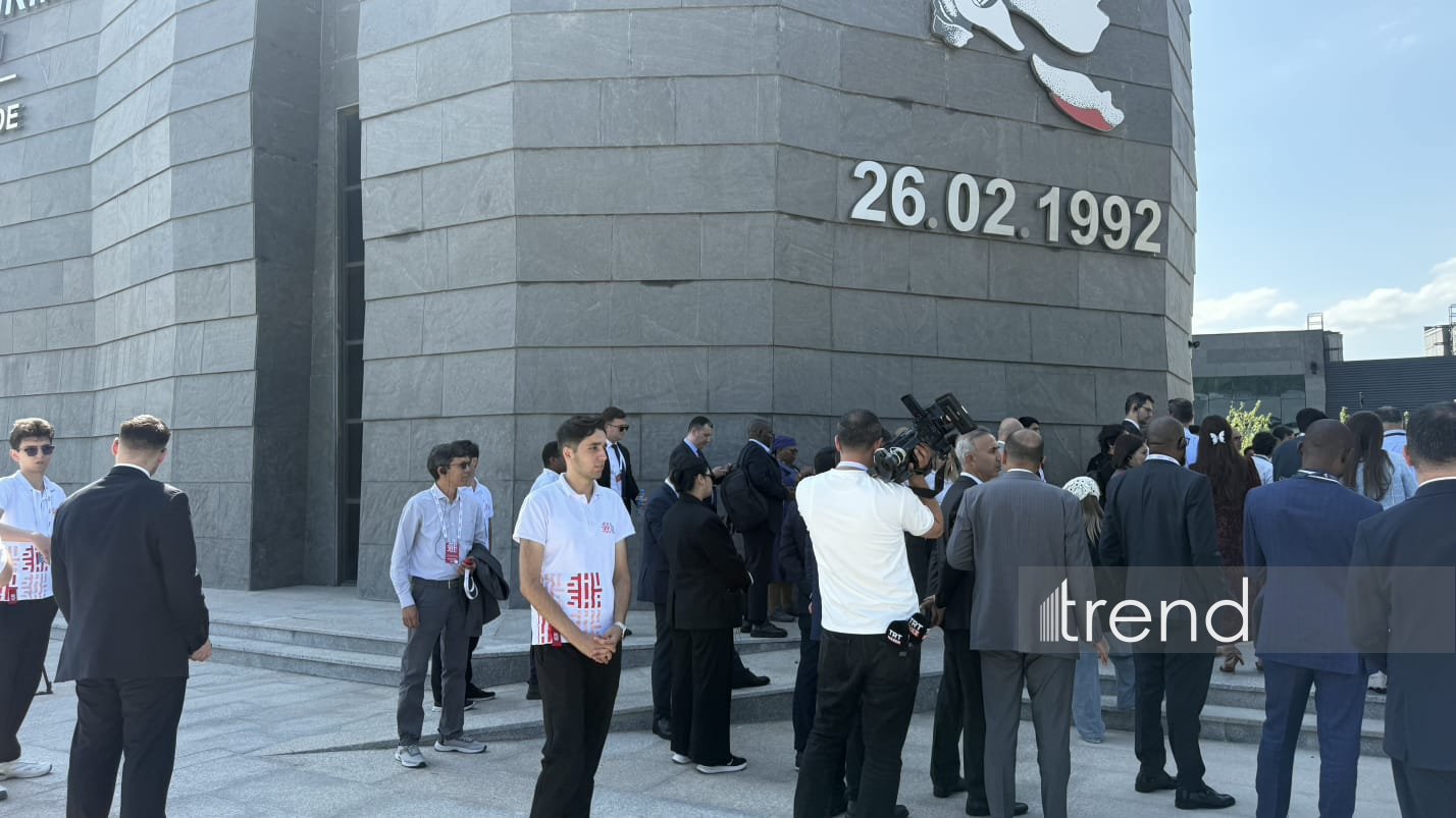 IV Şuşa Qlobal Media Forumunun iştirakçıları Xocalı Soyqırımı Memorialını ziyarət ediblər (FOTO)
