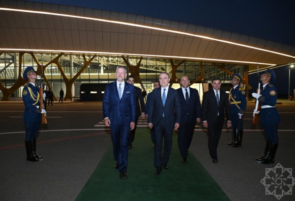 Slovakiya Prezidenti Füzuli aeroportundan təyyarə ilə Bakı şəhərinə yola düşüb (FOTO)