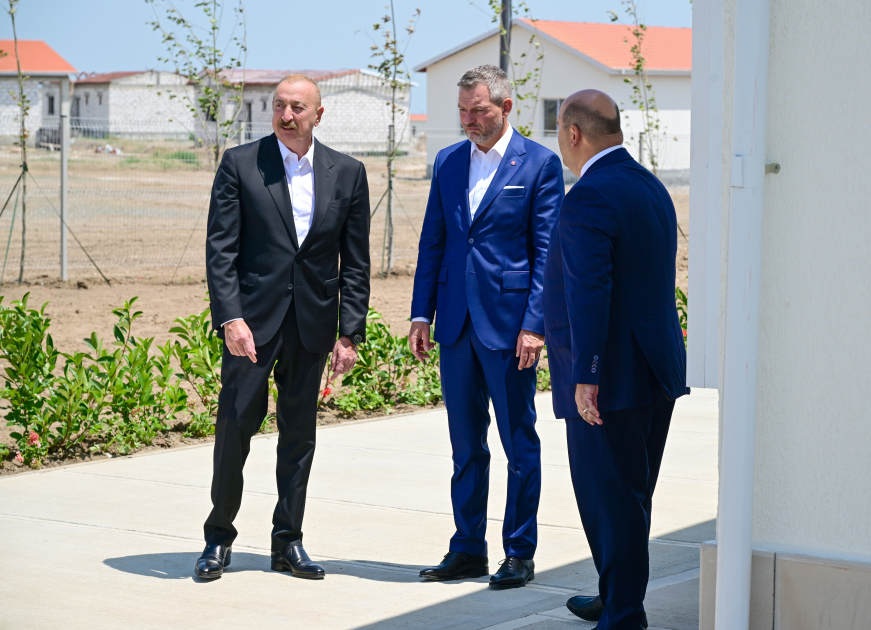 Prezident İlham Əliyev və Slovakiya Prezidenti Peter Pelleqrini Ağdamın Baş Qərvənd kəndində görülən işlərlə tanış olublar (FOTO)