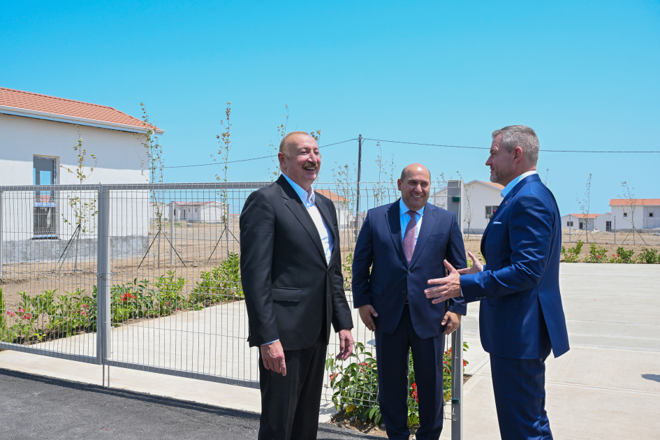 Prezident İlham Əliyev və Slovakiya Prezidenti Peter Pelleqrini Ağdamın Baş Qərvənd kəndində görülən işlərlə tanış olublar (FOTO)