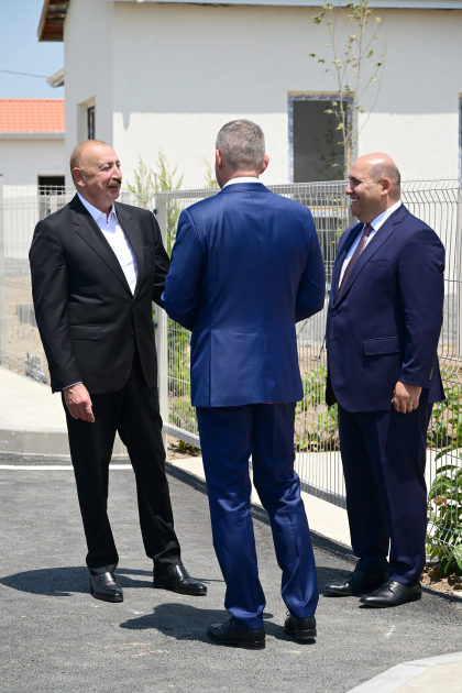 Prezident İlham Əliyev və Slovakiya Prezidenti Peter Pelleqrini Ağdamın Baş Qərvənd kəndində görülən işlərlə tanış olublar (FOTO)