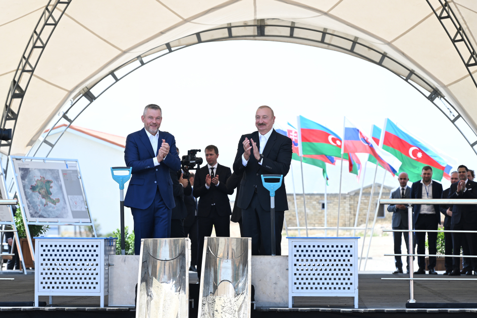 Prezident İlham Əliyev və Slovakiya Prezidenti Peter Pelleqrini Ağdamın Baş Qərvənd kəndində görülən işlərlə tanış olublar (FOTO)