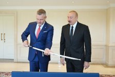 Prezident İlham Əliyev və Peter Pelleqrini bir-birinə xatirə hədiyyələri təqdim ediblər (FOTO/VİDEO)