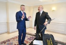 Prezident İlham Əliyev və Peter Pelleqrini bir-birinə xatirə hədiyyələri təqdim ediblər (FOTO/VİDEO)