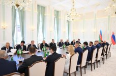 Prezident İlham Əliyevin Şuşada Slovakiya Prezidenti ilə geniş tərkibdə görüşü olub (FOTO)