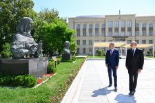 Prezident İlham Əliyev və Slovakiya Prezidenti Peter Pelleqrini Şuşada Azərbaycanın tanınmış şəxsiyyətlərinin işğal dövründə güllələnmiş büstlərinə baxıblar (FOTO/VİDEO)