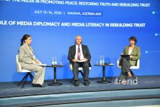 IV Şuşa Qlobal Media Forumu çərçivəsində etimadın bərbasında media diplomatiyasının rolu müzakirə olunur (FOTO)