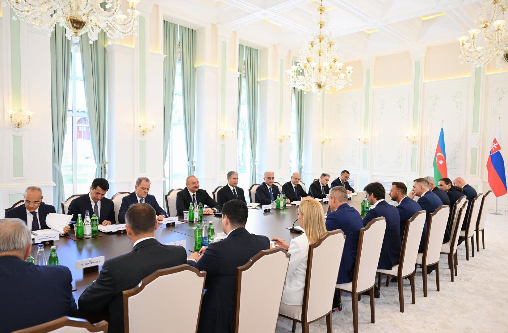 Prezident İlham Əliyevin Şuşada Slovakiya Prezidenti ilə geniş tərkibdə görüşü olub (FOTO)