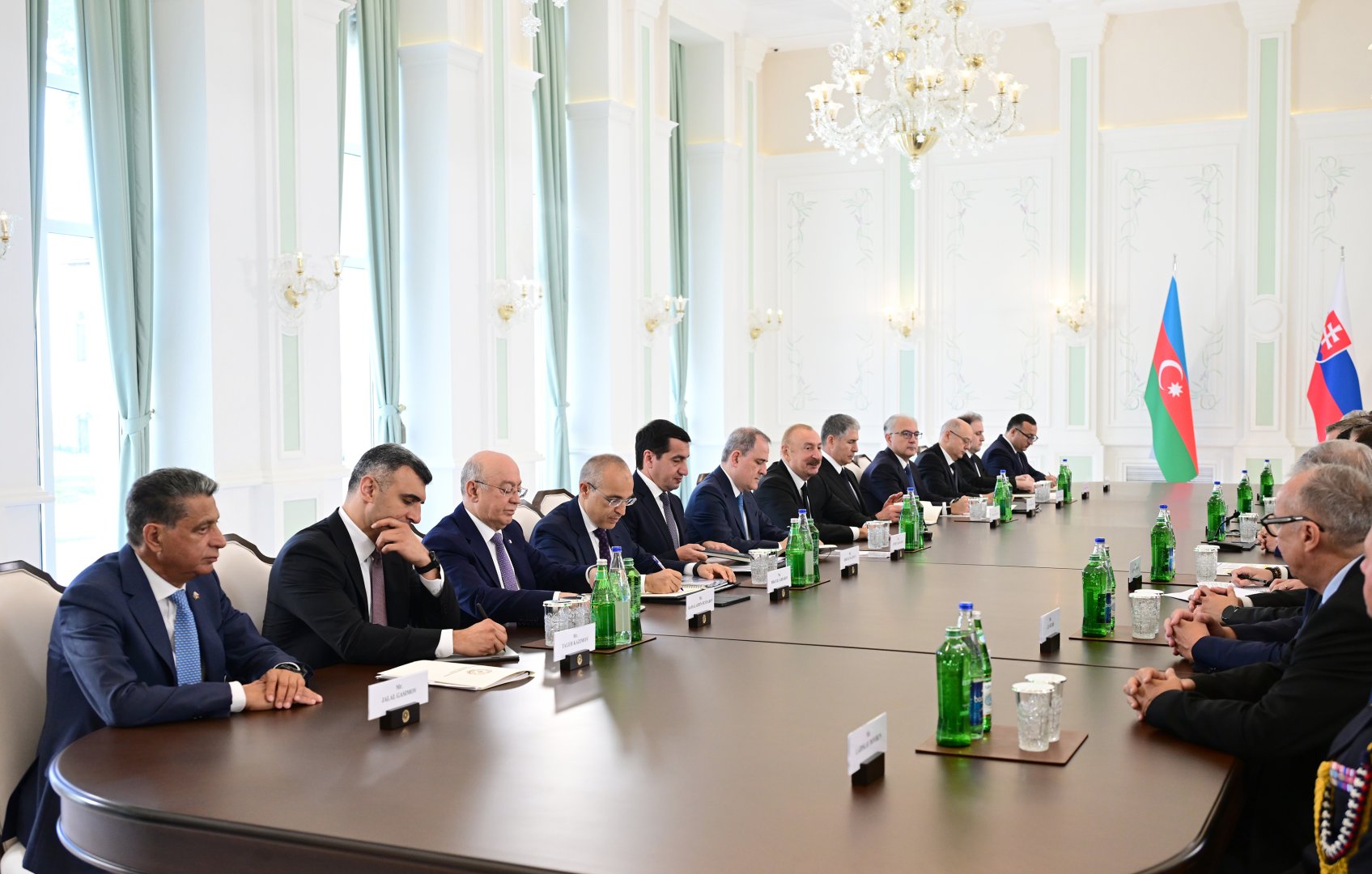Prezident İlham Əliyevin Şuşada Slovakiya Prezidenti ilə geniş tərkibdə görüşü olub (FOTO)