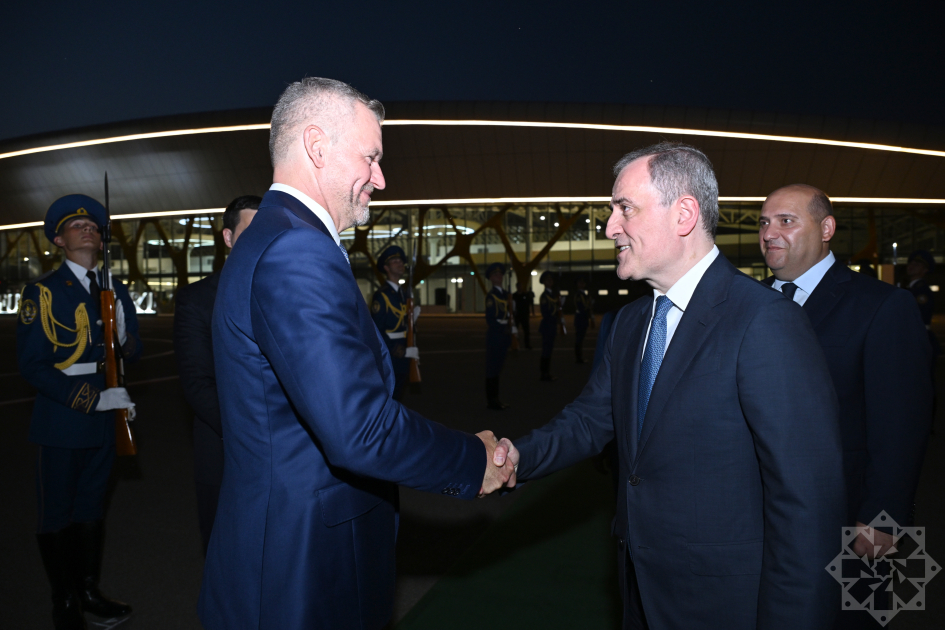 Slovakiya Prezidenti Füzuli aeroportundan təyyarə ilə Bakı şəhərinə yola düşüb (FOTO)