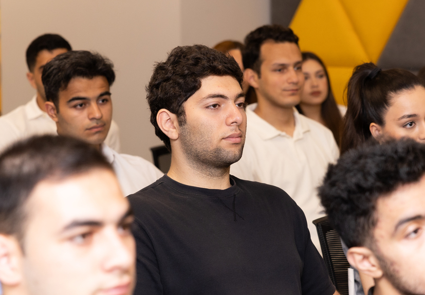 Yelo Bank-ın “Summer Challenge” yay təcrübə proqramı başladı! (FOTO)