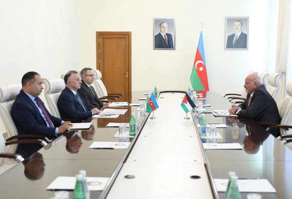 Səhiyyə naziri İordaniyanın Azərbaycandakı səfiri ilə görüşüb (FOTO)