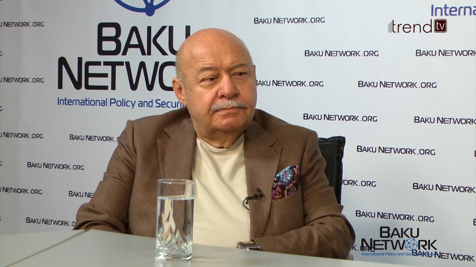 Ermənilər başa düşməyə başlayıblar ki, yeganə inkişaf yolu dinc yanaşı yaşamaqdır - Elbəy Qasımzadə "Tofiq Abbasovla dialoq" verilişində (FOTO/VİDEO)