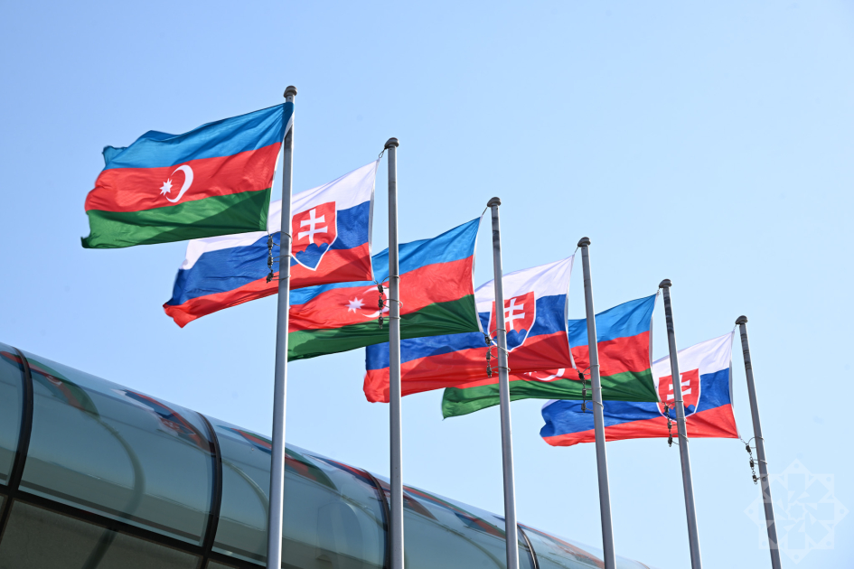 Slovakiya Prezidentinin Azərbaycana səfəri başa çatıb (FOTO)