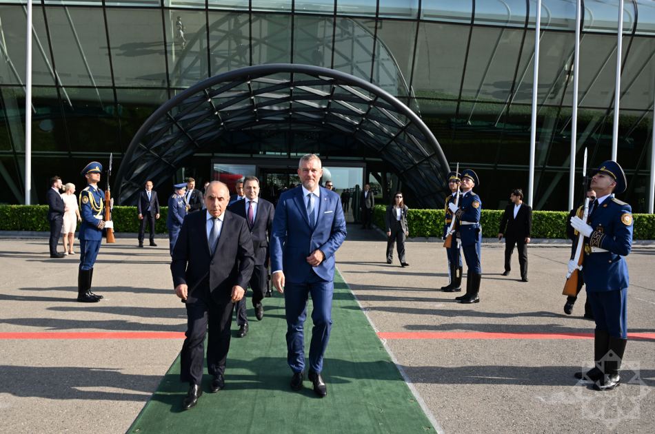 Slovakiya Prezidentinin Azərbaycana səfəri başa çatıb (FOTO)