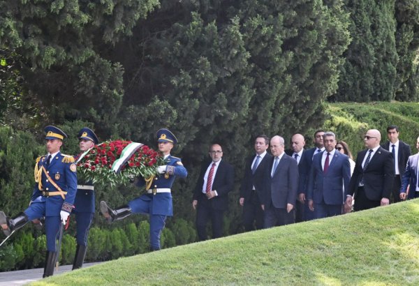 Fələstin dövlətinin Baş naziri Fəxri xiyabanı ziyarət edib (FOTO)