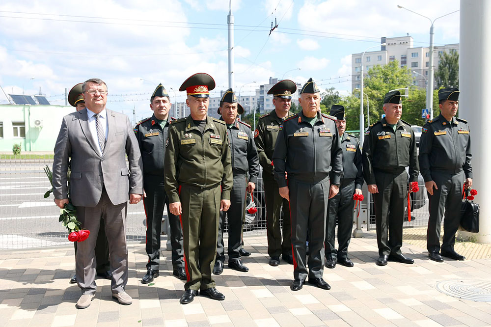 Kərim Vəliyev Belarusda bir sıra hərbi obyektlərdə olub (FOTO)