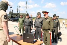 Kərim Vəliyev Belarusda bir sıra hərbi obyektlərdə olub (FOTO)