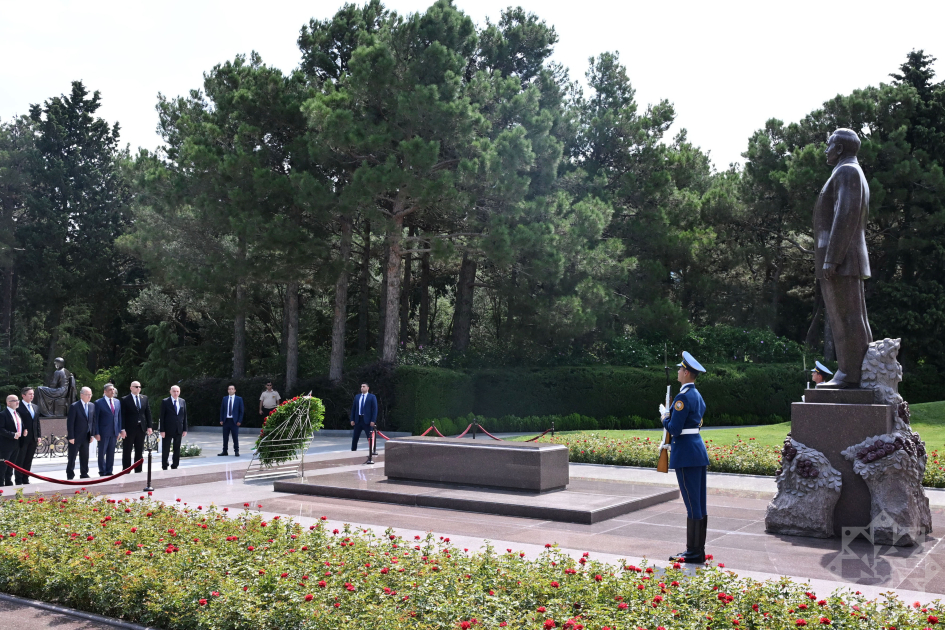 Fələstin dövlətinin Baş naziri Fəxri xiyabanı ziyarət edib (FOTO)