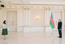 Prezident İlham Əliyev İrlandiyanın Azərbaycanda yeni təyin olunmuş səfirinin etimadnaməsini qəbul edib (FOTO)