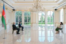Prezident İlham Əliyev İrlandiyanın Azərbaycanda yeni təyin olunmuş səfirinin etimadnaməsini qəbul edib (FOTO)