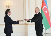 Prezident İlham Əliyev Braziliyanın Azərbaycanda yeni təyin olunmuş səfirinin etimadnaməsini qəbul edib (FOTO)