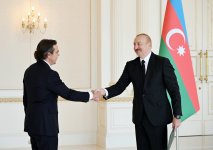 Prezident İlham Əliyev Braziliyanın Azərbaycanda yeni təyin olunmuş səfirinin etimadnaməsini qəbul edib (FOTO)