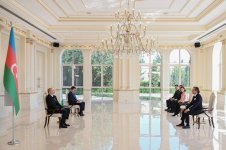 Prezident İlham Əliyev Braziliyanın Azərbaycanda yeni təyin olunmuş səfirinin etimadnaməsini qəbul edib (FOTO)