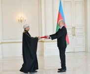 Prezident İlham Əliyev Omanın Azərbaycanda yeni təyin olunmuş səfirinin etimadnaməsini qəbul edib (FOTO)