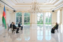 Prezident İlham Əliyev Omanın Azərbaycanda yeni təyin olunmuş səfirinin etimadnaməsini qəbul edib (FOTO)