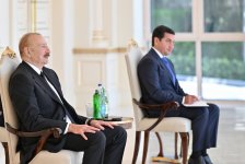 Prezident İlham Əliyev Omanın Azərbaycanda yeni təyin olunmuş səfirinin etimadnaməsini qəbul edib (FOTO)